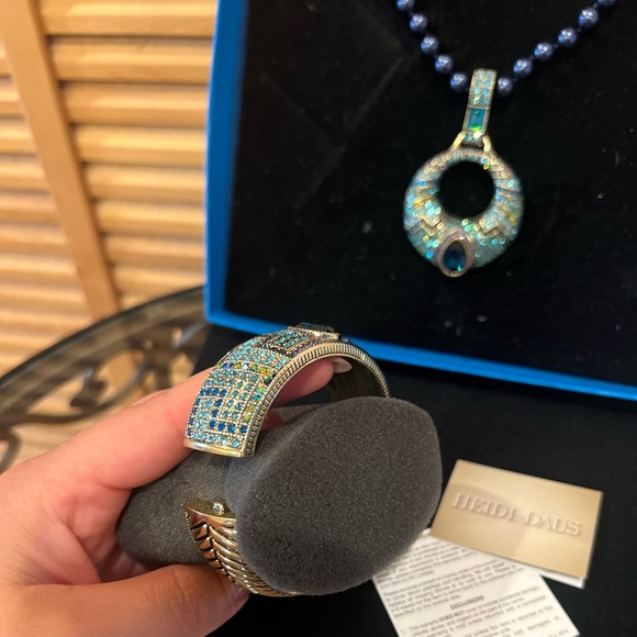 Heidi Daus Navy & Aqua Pearl & Crystal Necklace/Bracelet/Earrings Set NWT 💙💎 - Picture 3 of 12